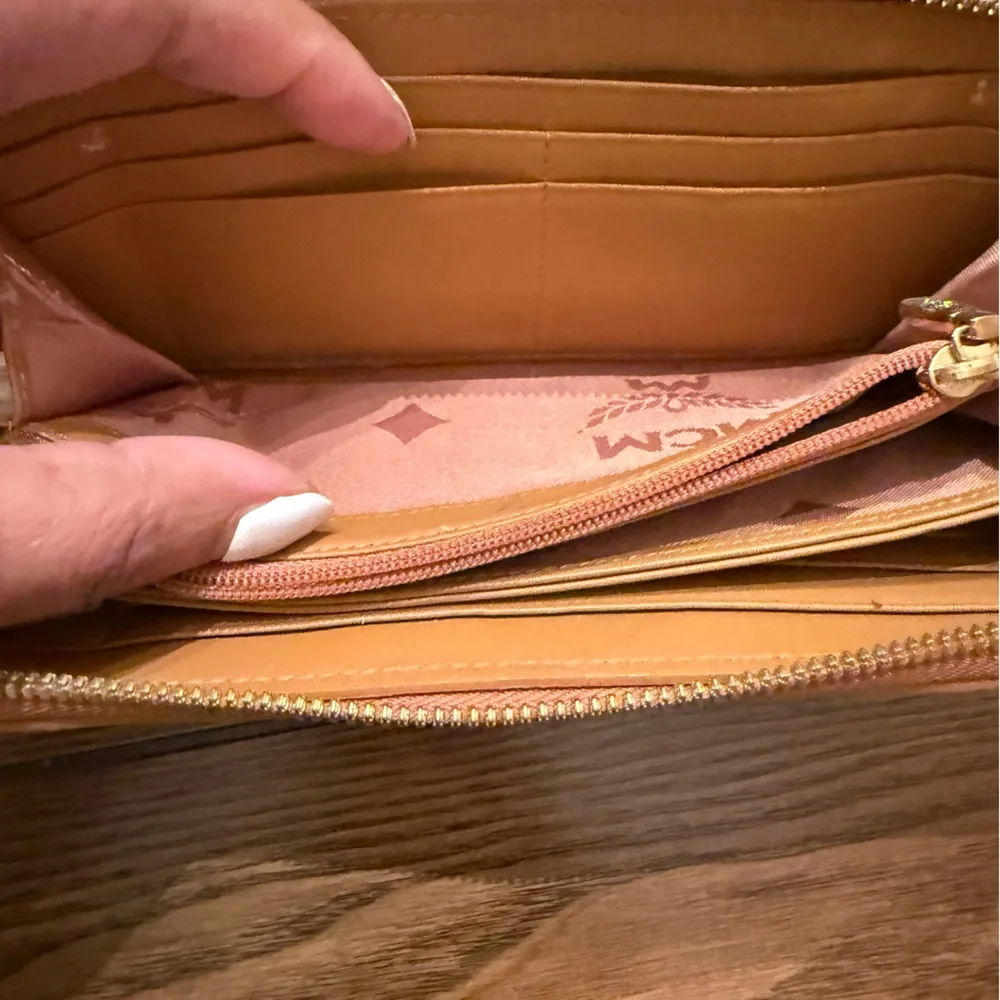 MCM Visetos Zipper Around Wallet - Picture 5 of 11